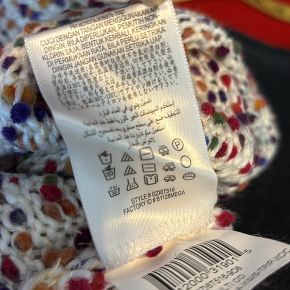 BCBGeneration sweater dress - Picture 9 of 9